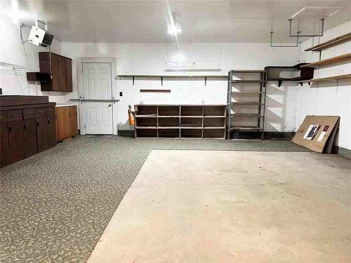 110 2Nd Street, Lavenham, MB - Indoor Photo Showing Garage