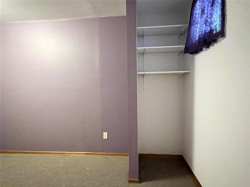 110 2Nd Street, Lavenham, MB - Indoor Photo Showing Other Room