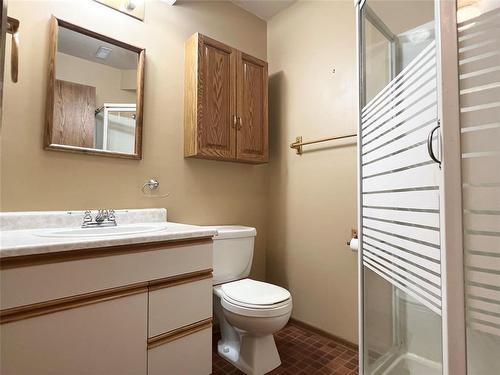 110 2Nd Street, Lavenham, MB - Indoor Photo Showing Bathroom