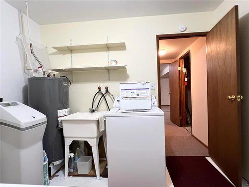 110 2Nd Street, Lavenham, MB - Indoor Photo Showing Laundry Room