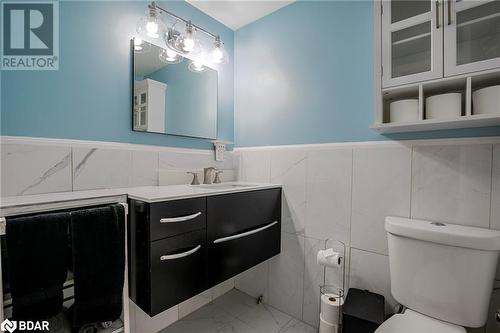 Bathroom featuring vanity, toilet, and tile walls - 325 William Williams Street Unit# 31, Shelburne, ON - Indoor Photo Showing Bathroom