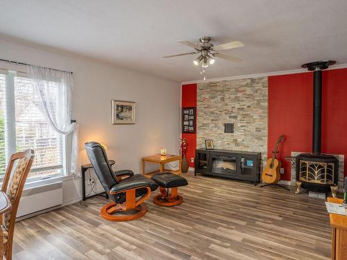 Salon - 3683 2E Rue N., Saint-Georges, QC - Indoor With Fireplace