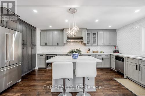 1517 Highbrook Avenue, Mississauga, ON - Indoor Photo Showing Kitchen With Upgraded Kitchen