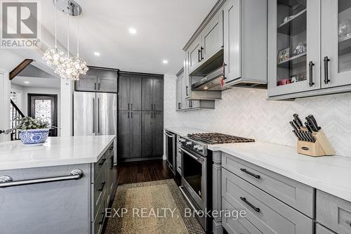 1517 Highbrook Avenue, Mississauga, ON - Indoor Photo Showing Kitchen With Upgraded Kitchen