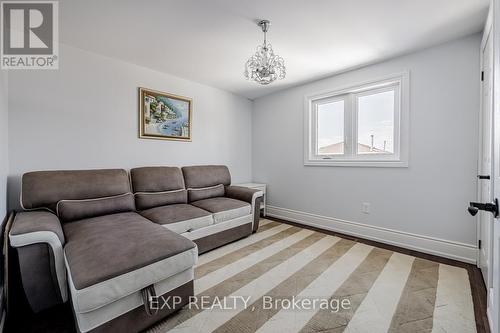 1517 Highbrook Avenue, Mississauga, ON - Indoor Photo Showing Living Room