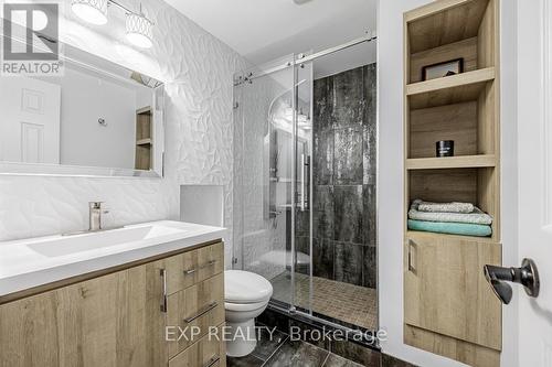 1517 Highbrook Avenue, Mississauga, ON - Indoor Photo Showing Bathroom