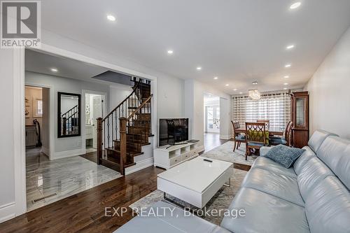 1517 Highbrook Avenue, Mississauga, ON - Indoor Photo Showing Living Room