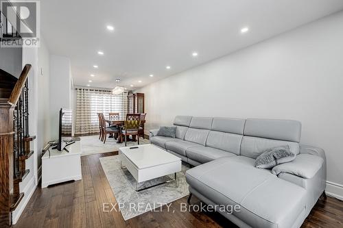 1517 Highbrook Avenue, Mississauga, ON - Indoor Photo Showing Living Room