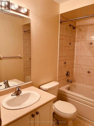 90 Rougeview Park Crescent, Markham, ON - Indoor Photo Showing Bathroom