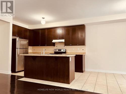 90 Rougeview Park Crescent, Markham, ON - Indoor Photo Showing Kitchen