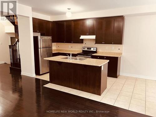 90 Rougeview Park Crescent, Markham, ON - Indoor Photo Showing Kitchen