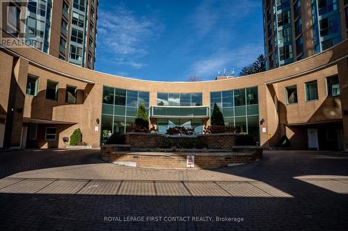 711 - 150 Dunlop Street E, Barrie, ON - Outdoor With Facade