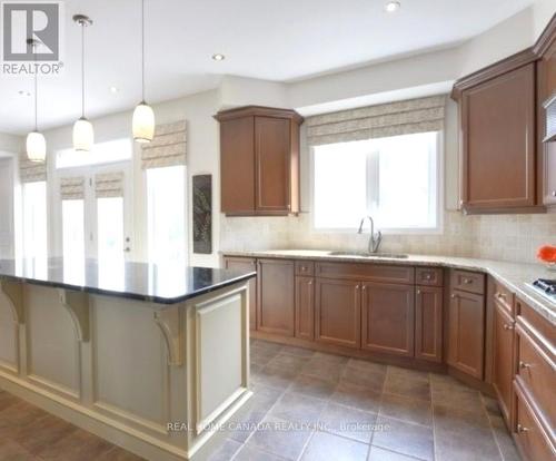 190 Forbes Terrace, Milton, ON - Indoor Photo Showing Kitchen