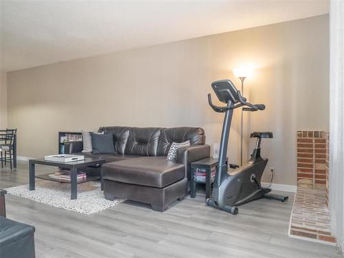 7 407 Oakdale Drive, Winnipeg, MB - Indoor Photo Showing Gym Room