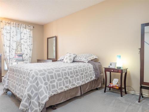 7 407 Oakdale Drive, Winnipeg, MB - Indoor Photo Showing Bedroom