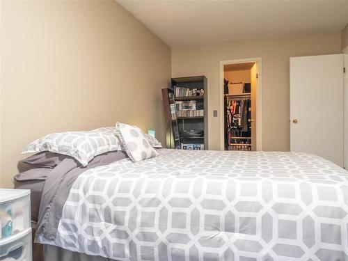 7 407 Oakdale Drive, Winnipeg, MB - Indoor Photo Showing Bedroom