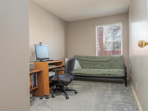 7 407 Oakdale Drive, Winnipeg, MB - Indoor Photo Showing Office