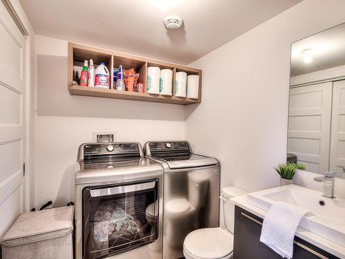 Salle d'eau - 230 Rue Étienne-Lavoie, Laval (Sainte-Dorothée), QC - Indoor Photo Showing Laundry Room