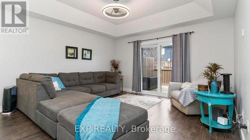 9 - 74 Edison Street, St. Marys, ON - Indoor Photo Showing Living Room