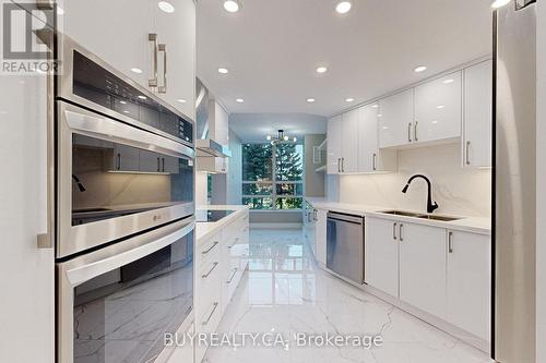 218 - 7905 Bayview Avenue, Markham, ON - Indoor Photo Showing Kitchen With Stainless Steel Kitchen With Upgraded Kitchen