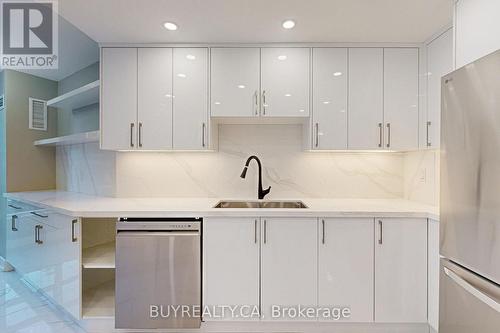 218 - 7905 Bayview Avenue, Markham, ON - Indoor Photo Showing Kitchen