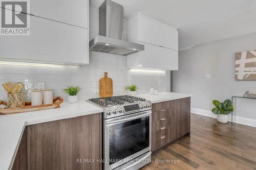 99 Belmont Crescent, Vaughan, ON - Indoor Photo Showing Kitchen With Upgraded Kitchen