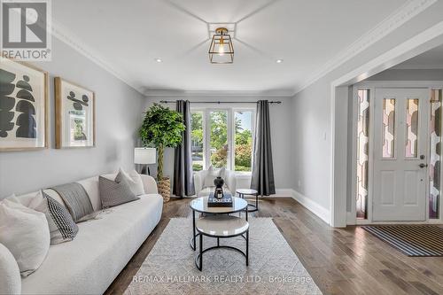 99 Belmont Crescent, Vaughan, ON - Indoor Photo Showing Living Room