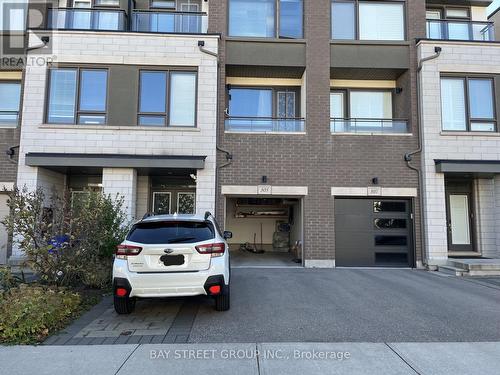 305 Squire Crescent, Oakville, ON - Outdoor With Facade