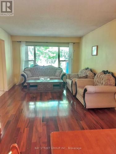 1511 Kenilworth Crescent, Oakville, ON - Indoor Photo Showing Living Room