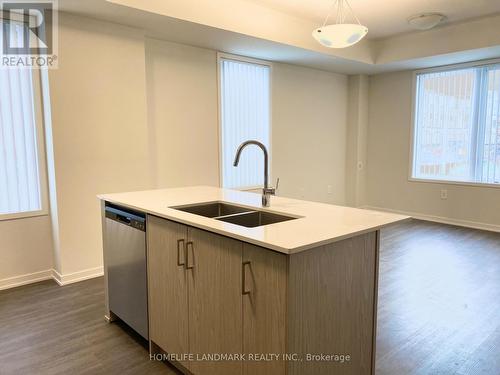 Th118 - 30 Almond Blossom Mews S, Vaughan, ON - Indoor Photo Showing Kitchen With Double Sink