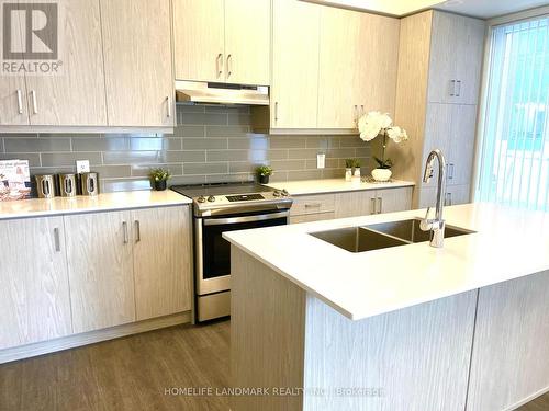 Th118 - 30 Almond Blossom Mews S, Vaughan, ON - Indoor Photo Showing Kitchen With Double Sink With Upgraded Kitchen