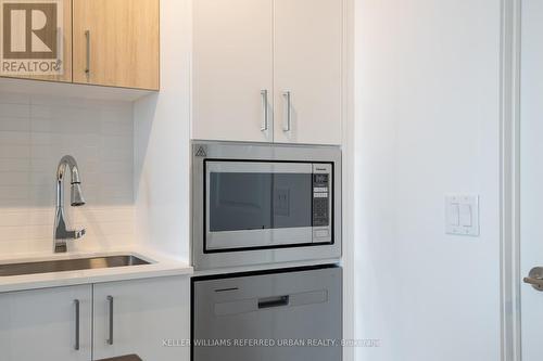 50 Upper Mall Way, Vaughan, ON - Indoor Photo Showing Kitchen