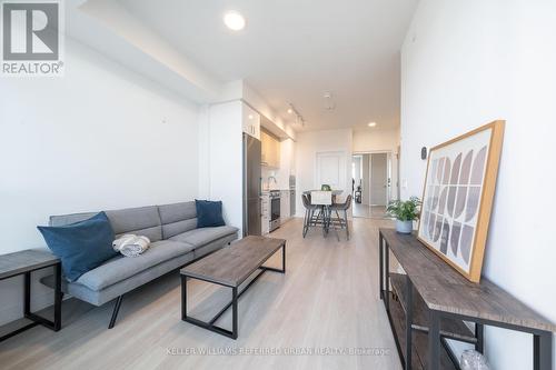 50 Upper Mall Way, Vaughan, ON - Indoor Photo Showing Living Room