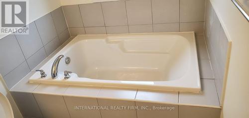 116 Brighton Lane, Thorold, ON - Indoor Photo Showing Bathroom