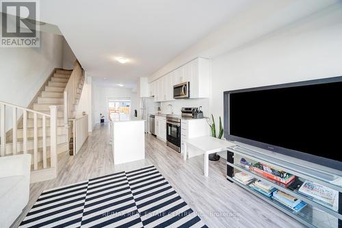 1691 Pleasure Valley Path, Oshawa, ON - Indoor Photo Showing Kitchen