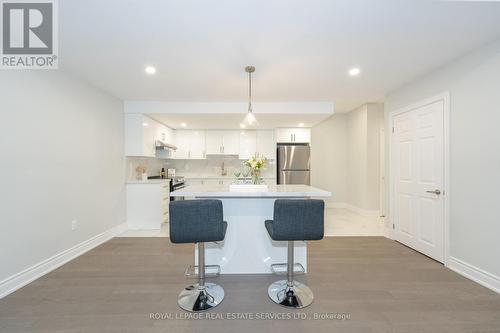 3168 Watercliffe Court, Oakville, ON - Indoor Photo Showing Kitchen With Upgraded Kitchen