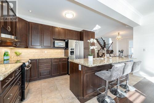 3168 Watercliffe Court, Oakville, ON - Indoor Photo Showing Kitchen With Upgraded Kitchen