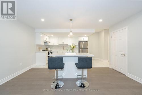 3168 Watercliffe Court, Oakville, ON - Indoor Photo Showing Kitchen With Upgraded Kitchen