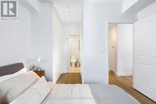 505 - 18 Yorkville Avenue, Toronto, ON - Indoor Photo Showing Bedroom