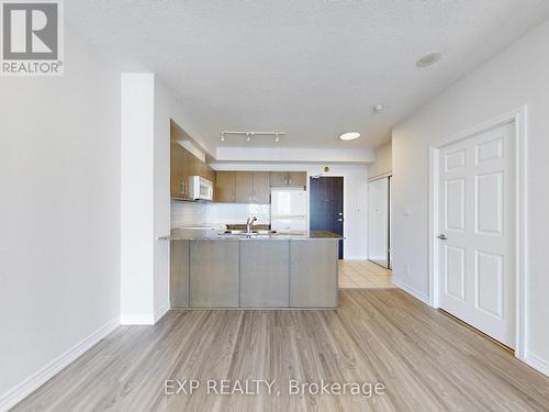 2509 - 3504 Hurontario Street, Mississauga, ON - Indoor Photo Showing Kitchen