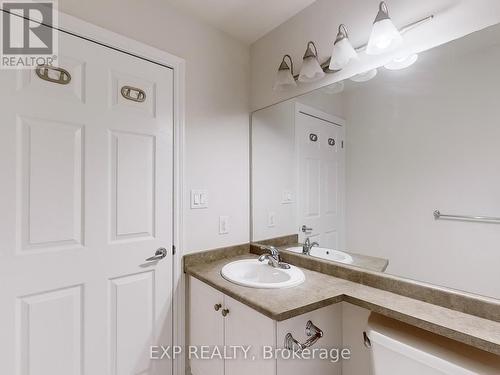 2509 - 3504 Hurontario Street, Mississauga, ON - Indoor Photo Showing Bathroom