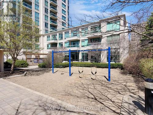 2509 - 3504 Hurontario Street, Mississauga, ON - Outdoor