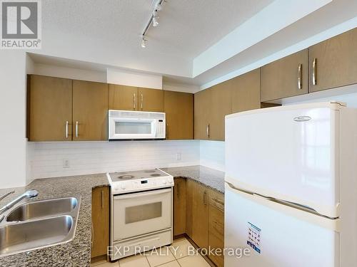 2509 - 3504 Hurontario Street, Mississauga, ON - Indoor Photo Showing Kitchen With Double Sink