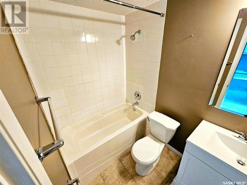 106 720 8Th Street E, Saskatoon, SK - Indoor Photo Showing Bathroom