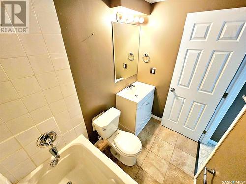 106 720 8Th Street E, Saskatoon, SK - Indoor Photo Showing Bathroom