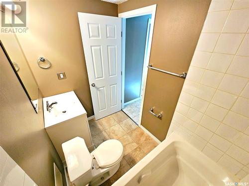 106 720 8Th Street E, Saskatoon, SK - Indoor Photo Showing Bathroom