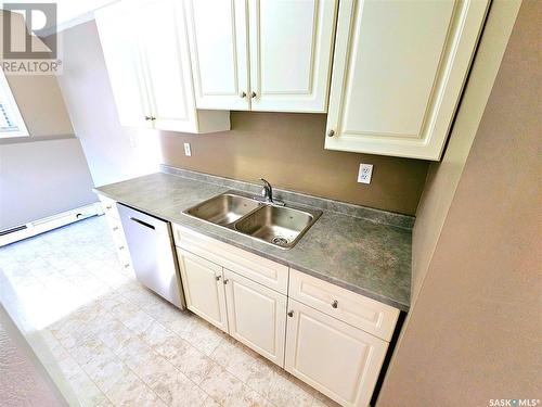 106 720 8Th Street E, Saskatoon, SK - Indoor Photo Showing Kitchen With Double Sink