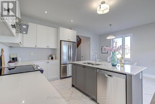 963 Grosbeak Trail, Pickering, ON - Indoor Photo Showing Kitchen With Stainless Steel Kitchen With Double Sink