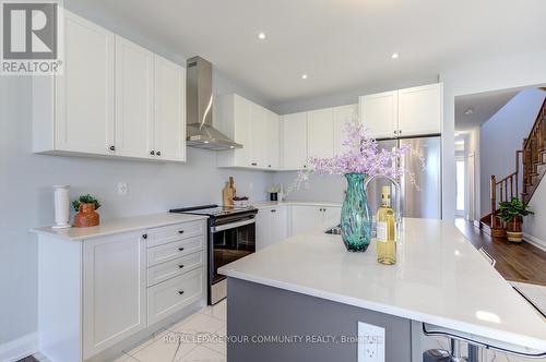 963 Grosbeak Trail, Pickering, ON - Indoor Photo Showing Kitchen With Upgraded Kitchen