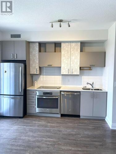 625 - 28 Uptown Drive, Markham, ON - Indoor Photo Showing Kitchen With Double Sink